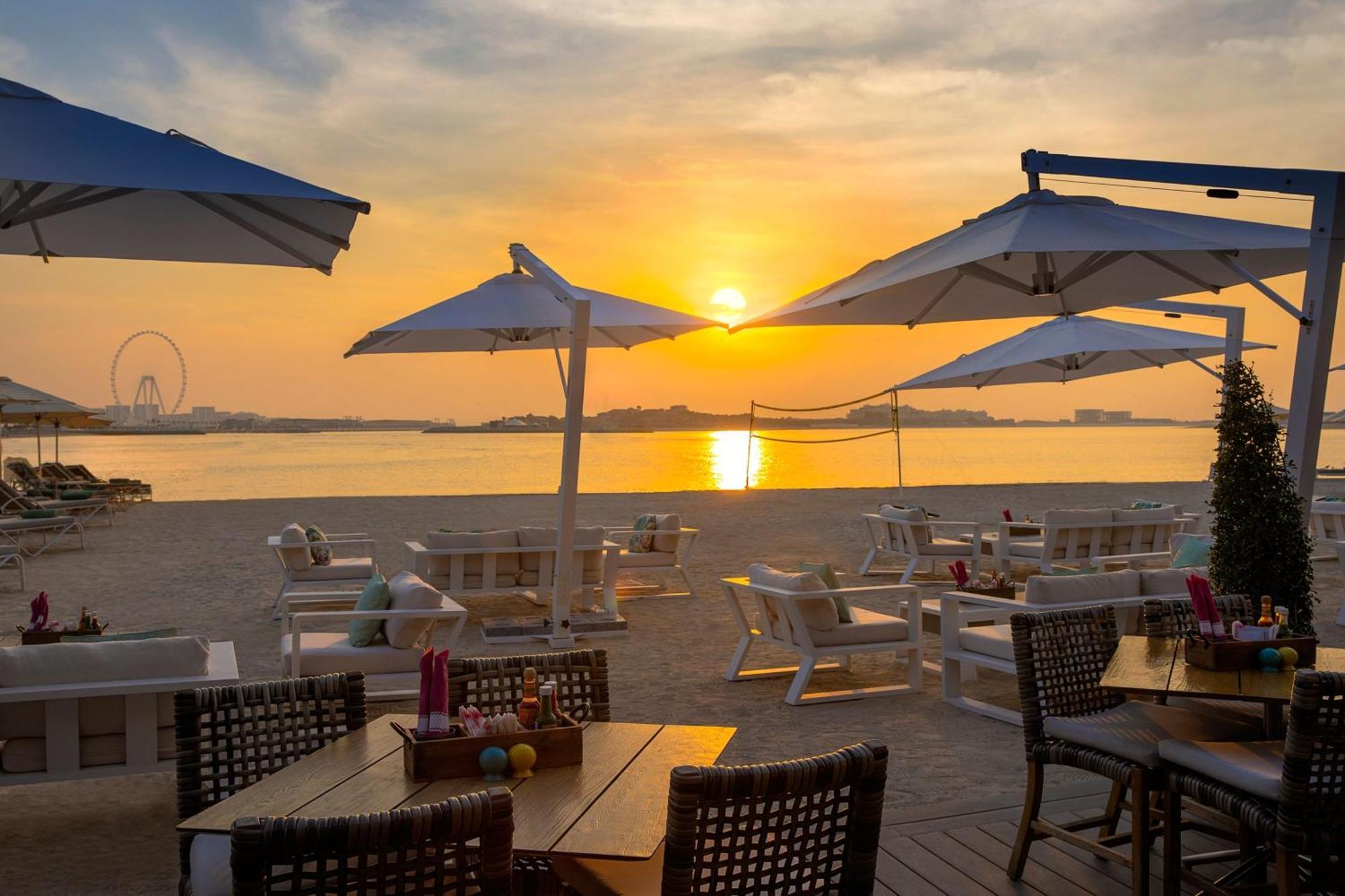 Marriott Resort Palm Jumeirah, דובאי מראה חיצוני תמונה Sunset at the beach