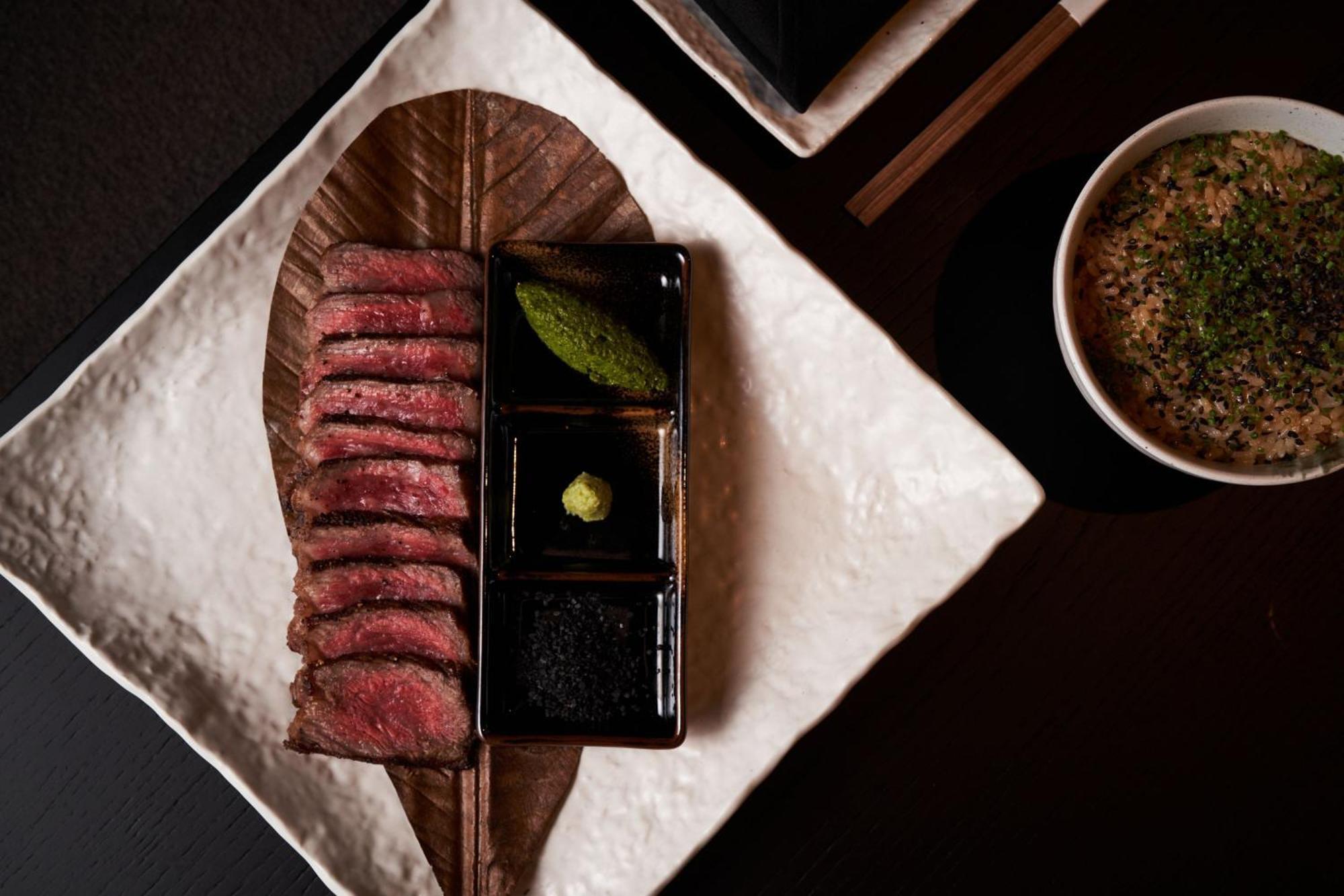 Marriott Resort Palm Jumeirah, דובאי מראה חיצוני תמונה A plate of steak