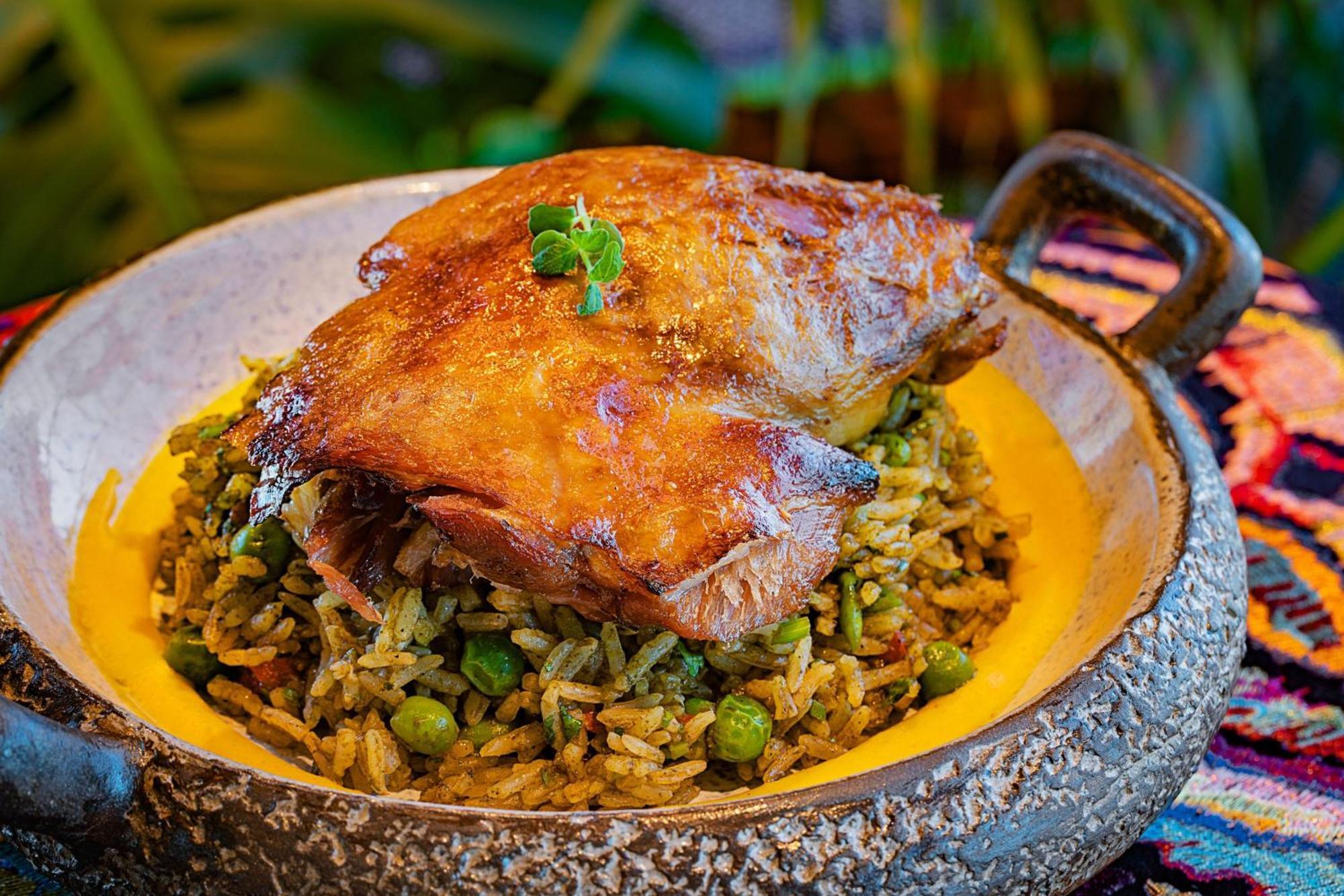 Marriott Resort Palm Jumeirah, דובאי מראה חיצוני תמונה A dish of chicken and rice